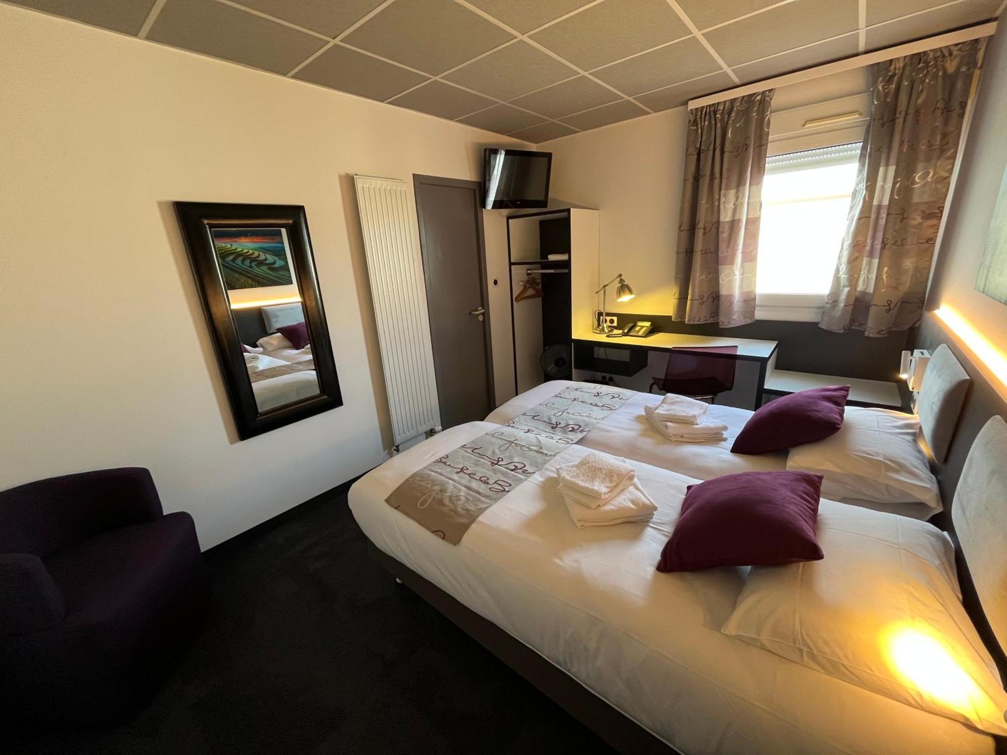 Brit Hotel Le Везул Екстериор снимка