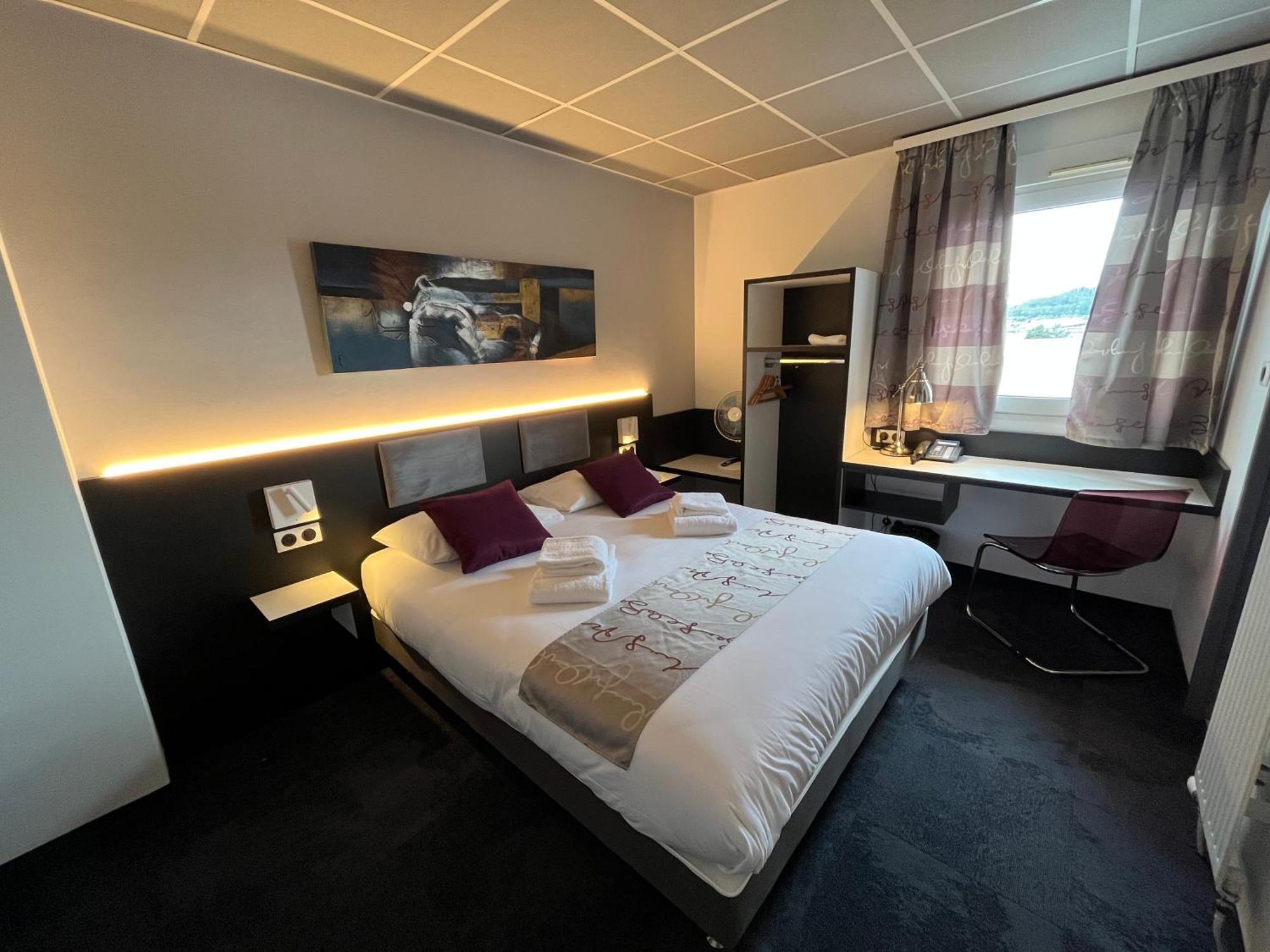 Brit Hotel Le Везул Екстериор снимка