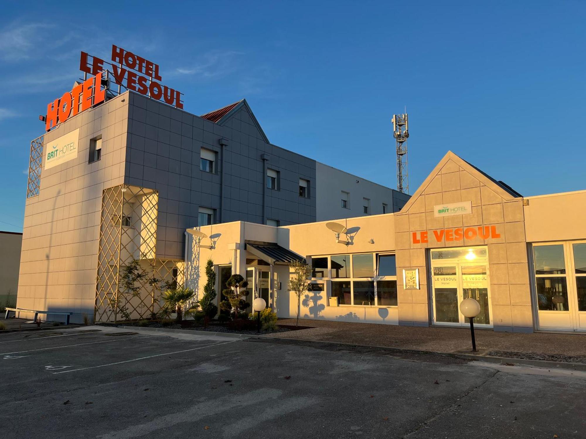 Brit Hotel Le Везул Екстериор снимка